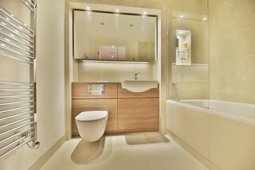 Property photo 3 of 10 Bathroom