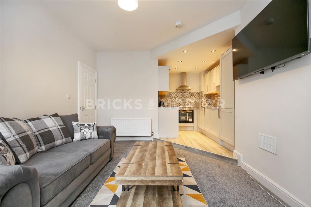 Property photo 2 of 12 Bg3Vadctvkii_Rg8Ywbxsw.Jpg