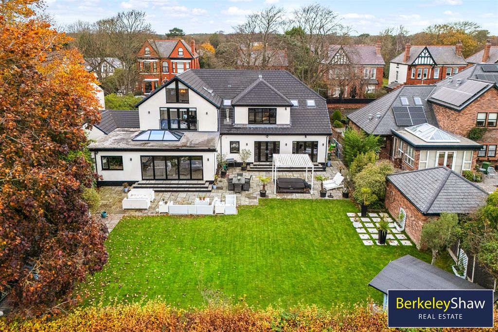 Property photo 2 of 75 Derby Avenue Formby-104.Jpg