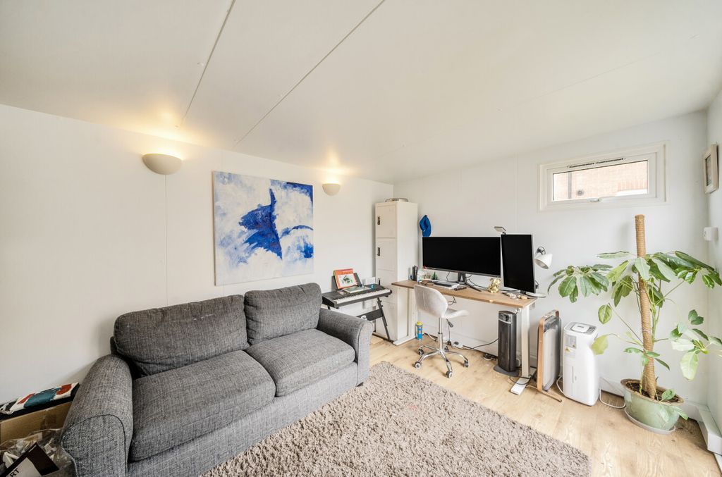 Property photo 3 of 18 1343759-9-68Ada71...