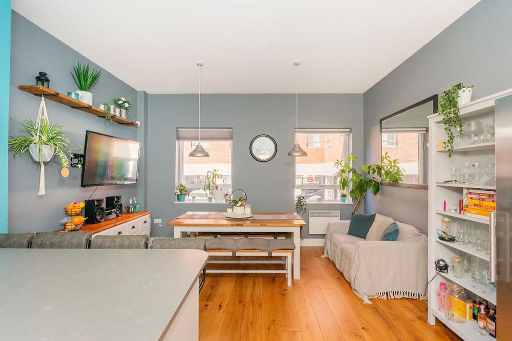 Property photo 3 of 34 Fo2Sfsp - Kitchen Diner D.Jpg