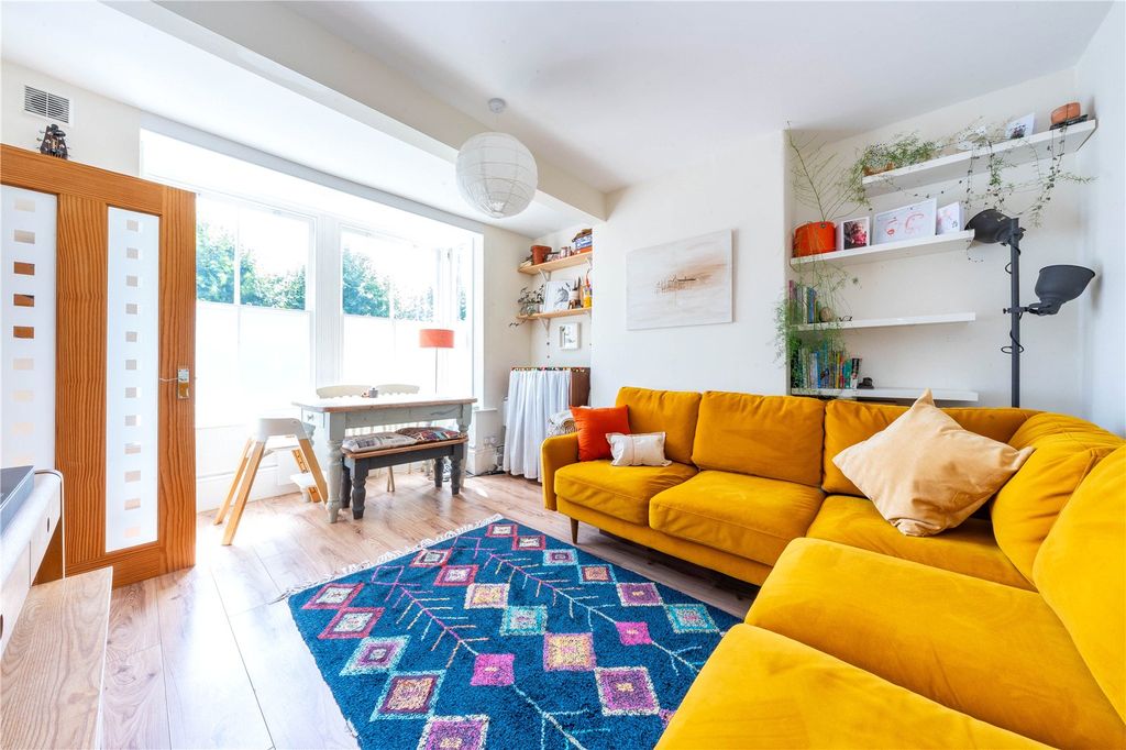 Property photo 3 of 17 Living Room