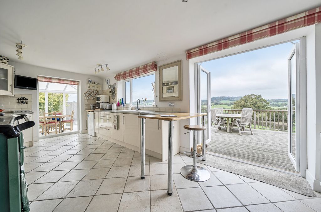 Property photo 3 of 41 1364639-4-68Ed2B3...