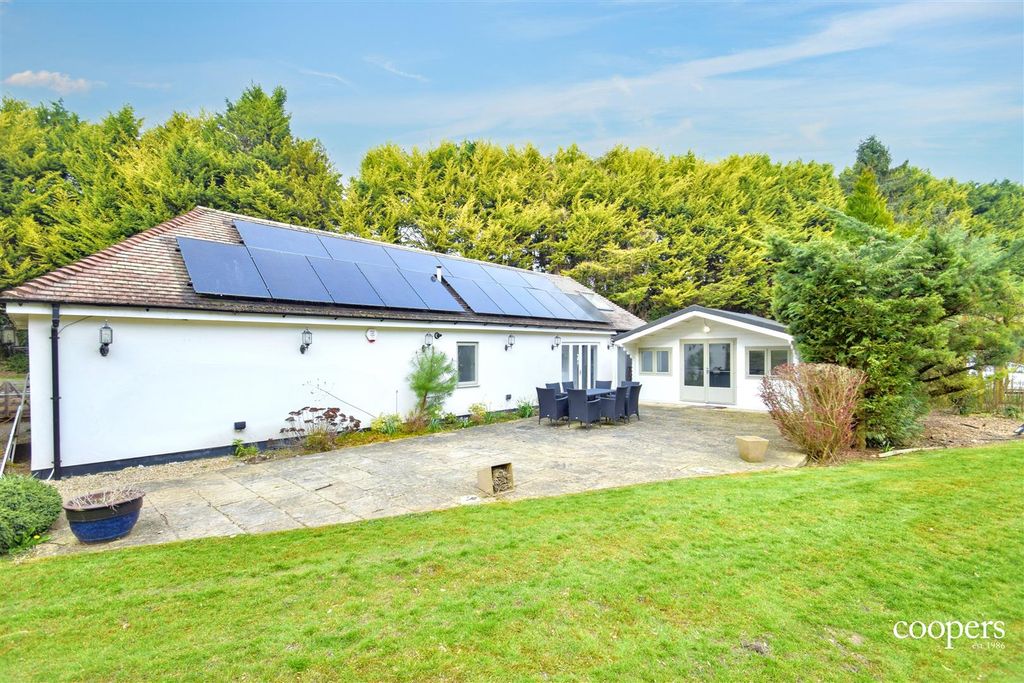 Property photo 1 of 8 External