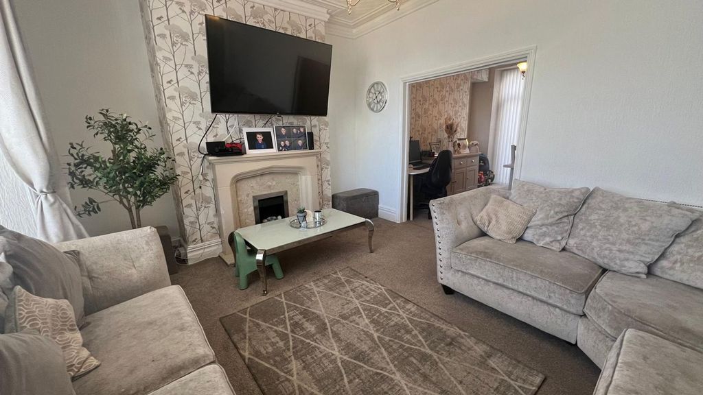 Property photo 3 of 12