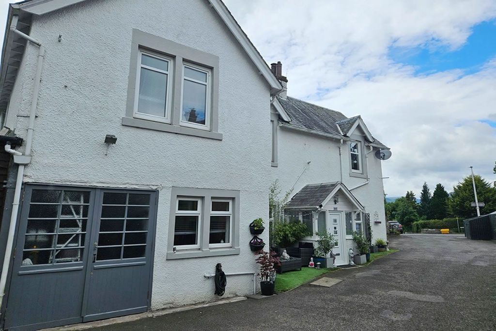 Property photo 2 of 9