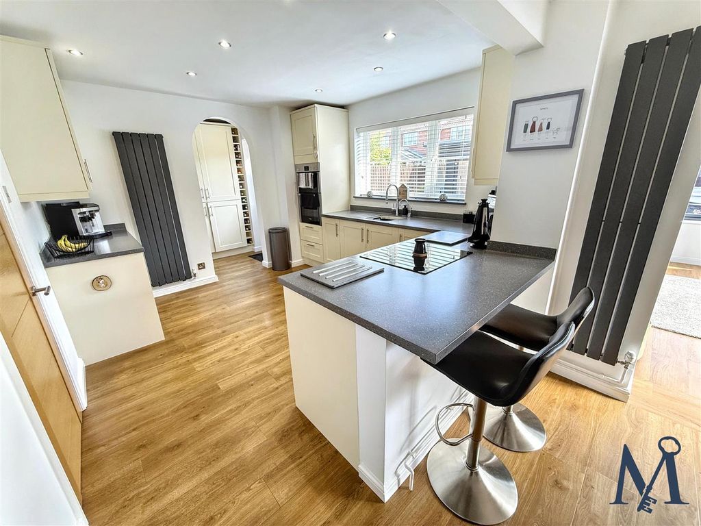 Property photo 3 of 27 Kitchen