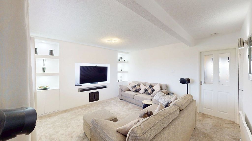 Property photo 2 of 24 Lounge