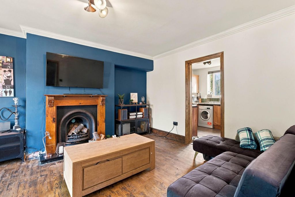 Property photo 3 of 18 Living Room
