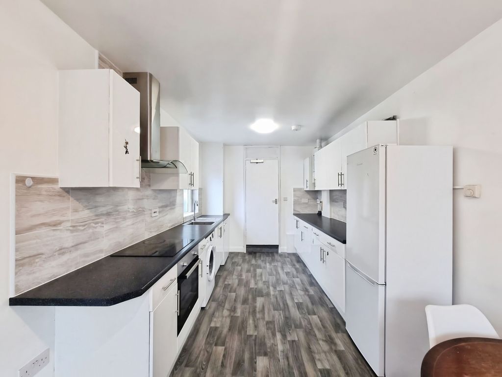 Property photo 3 of 21 Gallery