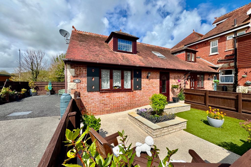 Property photo 1 of 12