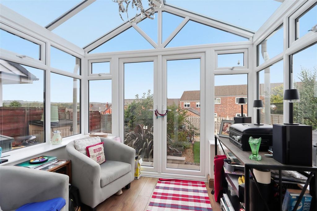 Property photo 3 of 17 Conservatory