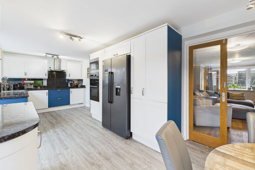 Property photo 2 of 21 Wold Road - Kitchen Diner