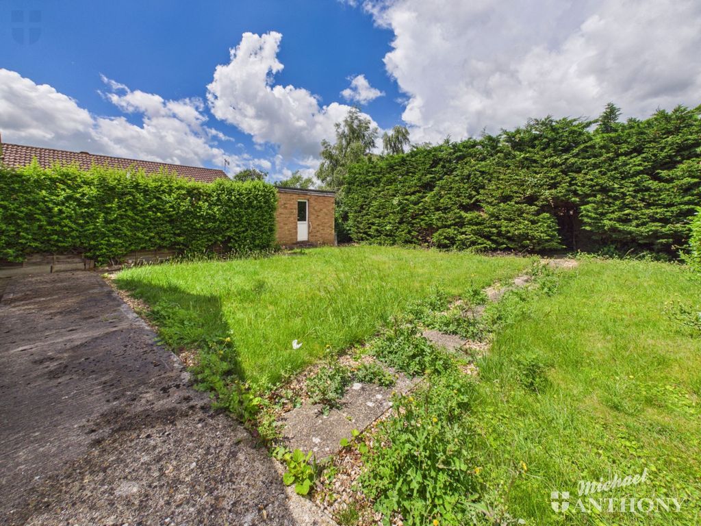 Property photo 3 of 13 Cam03852G0-Pr0694-Still013
