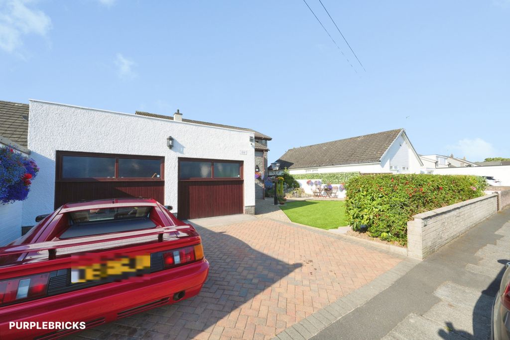 Property photo 3 of 31 Double Garage