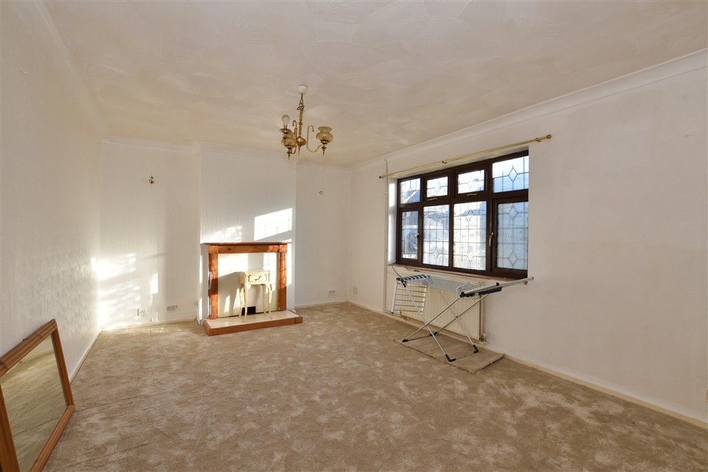 Property photo 3 of 7 Lounge