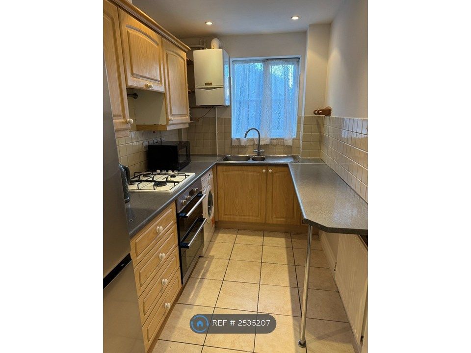 Property photo 3 of 6 Kitchen
