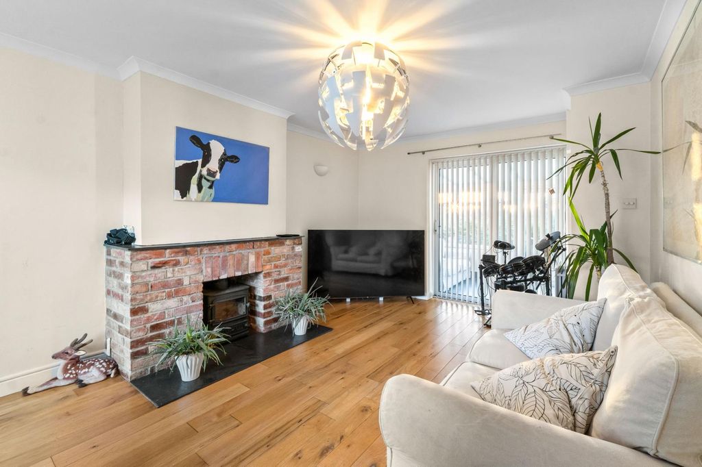 Property photo 2 of 28