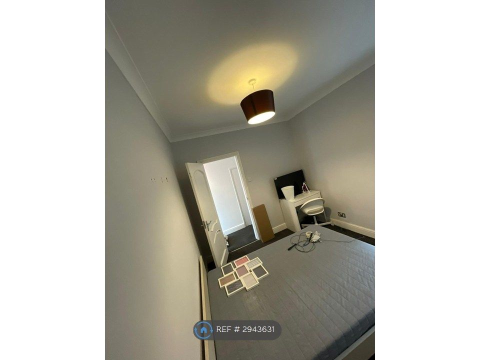 Property photo 2 of 9 Bedroom 2, Double Bed, Furnished