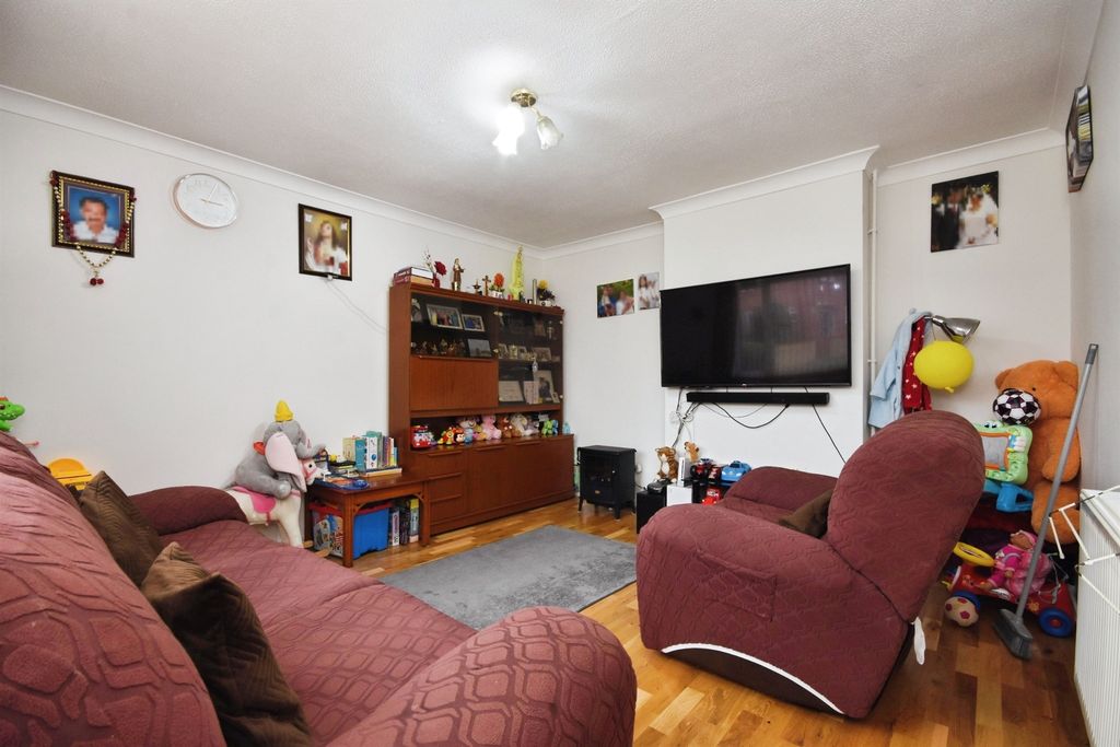 Property photo 3 of 18