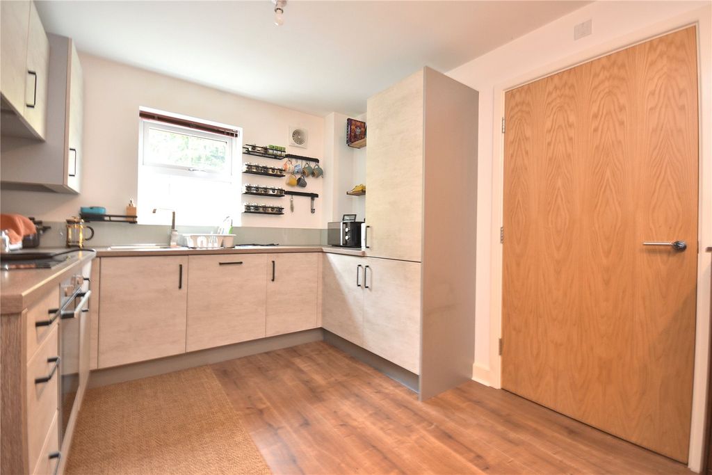 Property photo 3 of 18 Picture No. 14