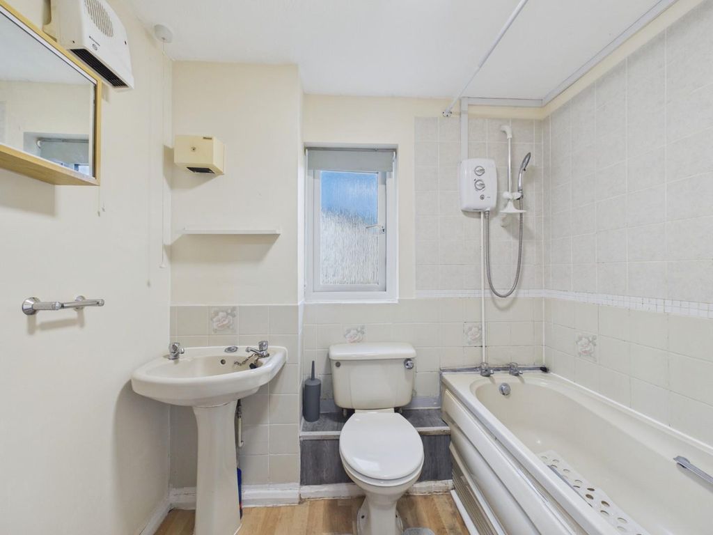 Property photo 3 of 9 Cam05010G0-Pr0148-Still004.Jpg