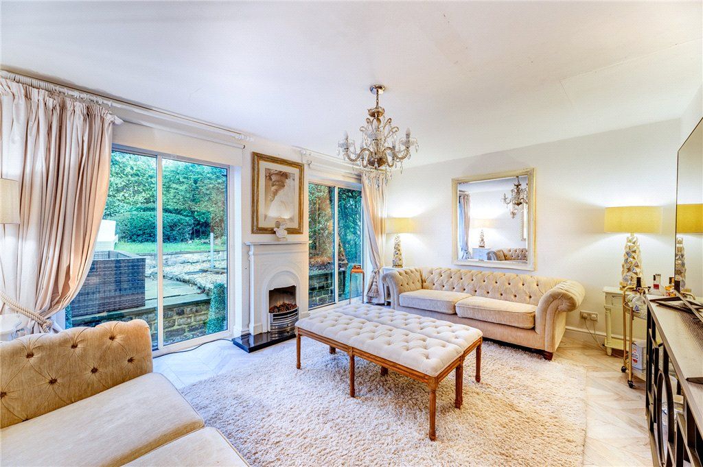 Property photo 2 of 30 Living Room