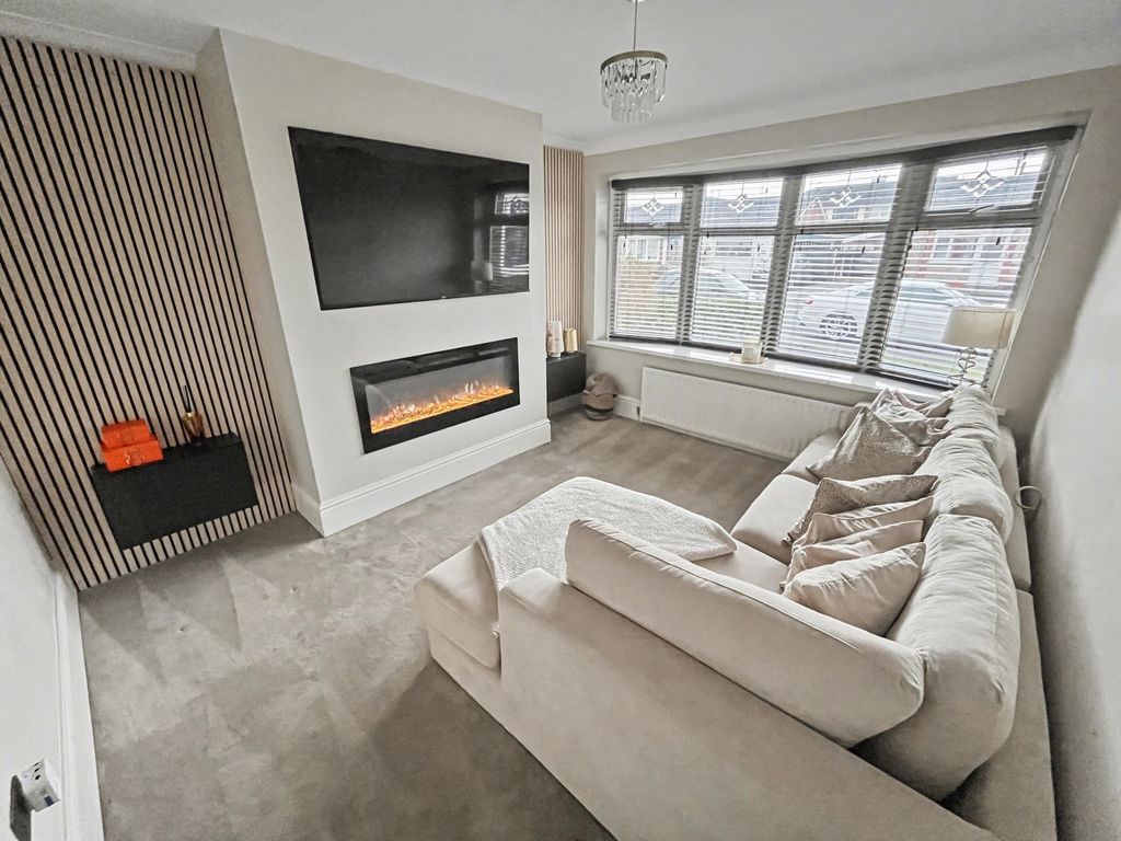 Property photo 2 of 31