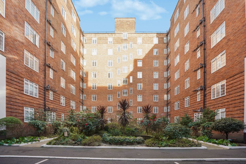 Property photo 2 of 24 Photo 12