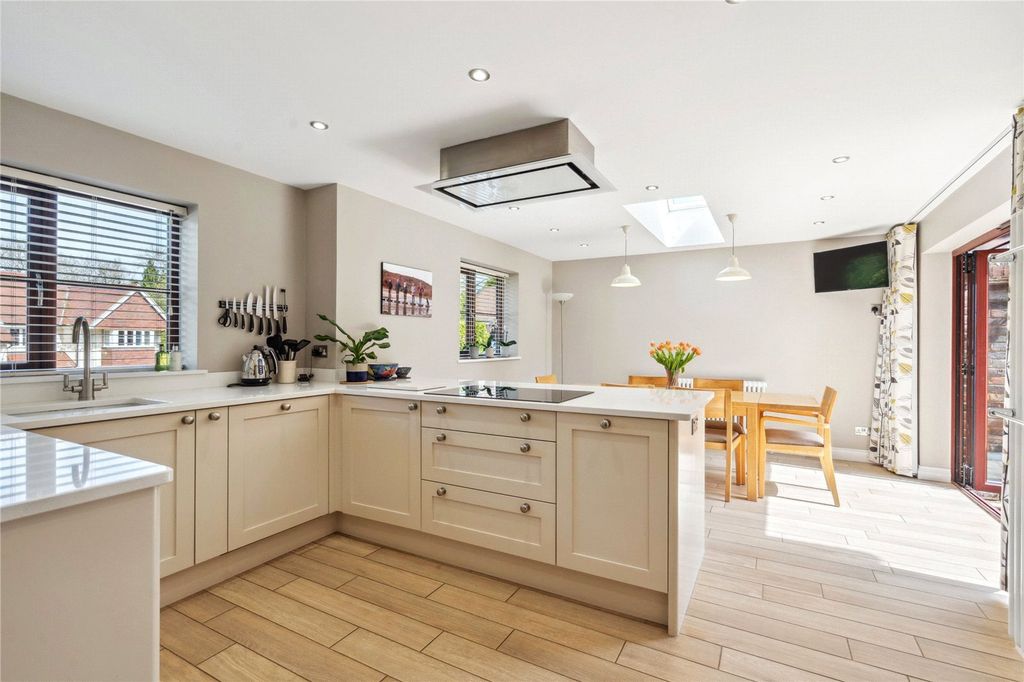 Property photo 3 of 17 Kitchen