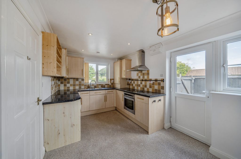 Property photo 3 of 12 Kitchen/Diner