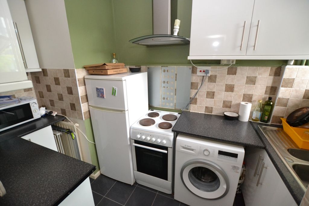 Property photo 3 of 7 Kitchen