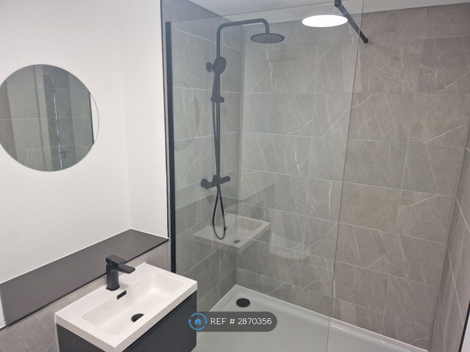 Property photo 3 of 5 Bathroom1