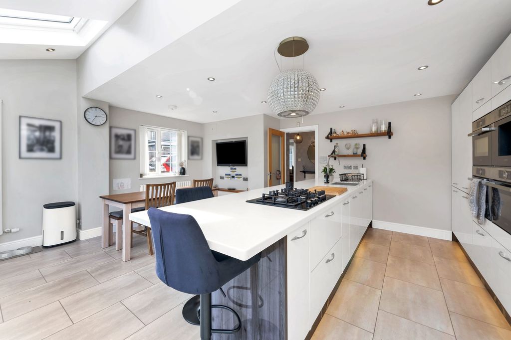 Property photo 3 of 18