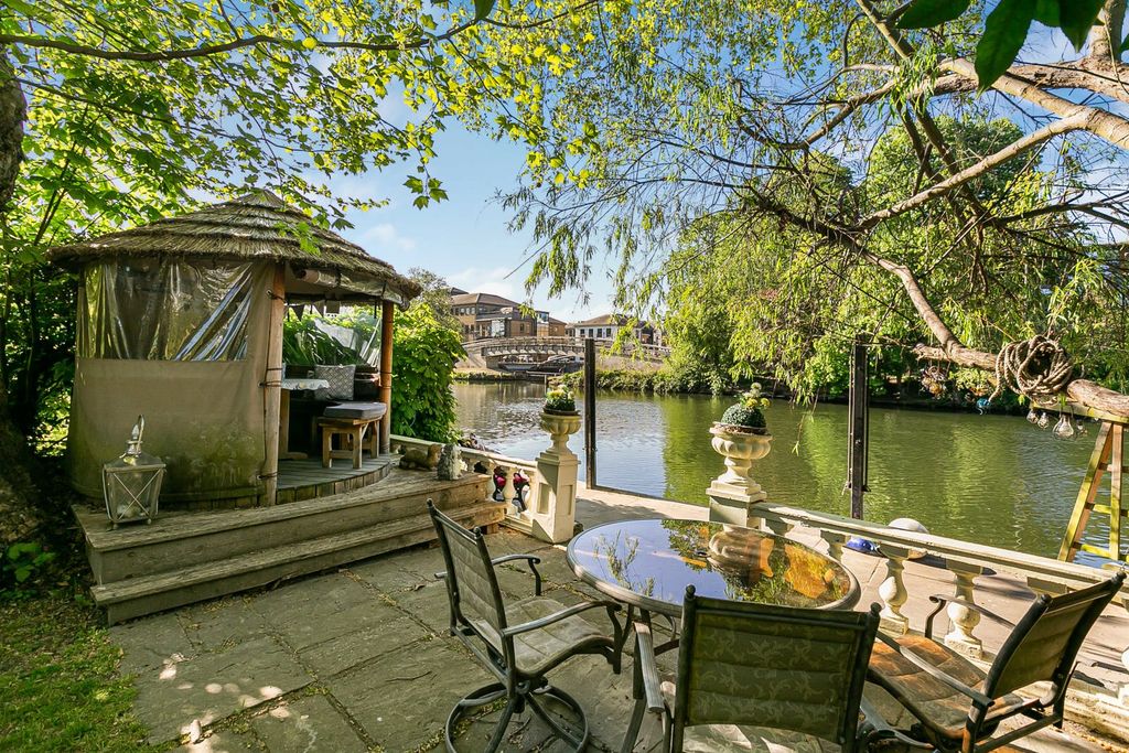 Property photo 1 of 17 Double Mooring
