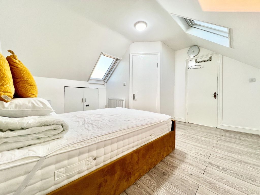 Property photo 2 of 12 Gallery