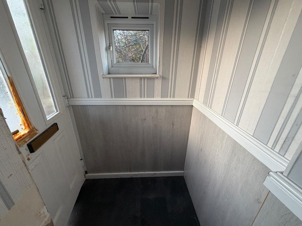 Property photo 3 of 10 Entrance Porch