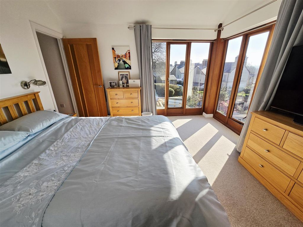 Property photo 2 of 29 Bedroom