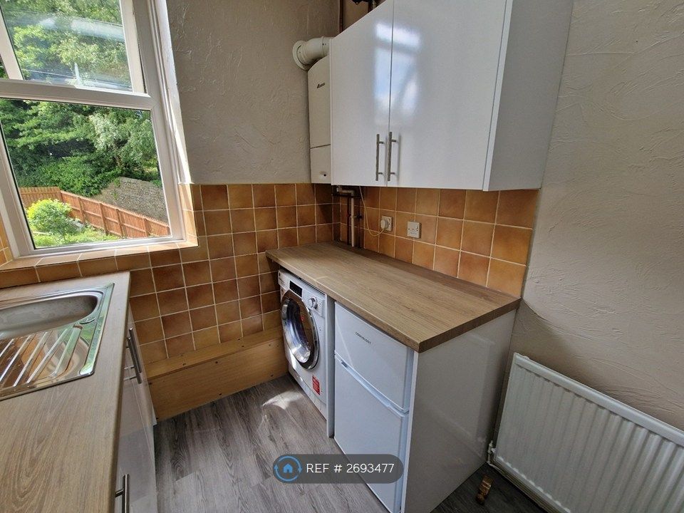 Property photo 3 of 19 Kitchen