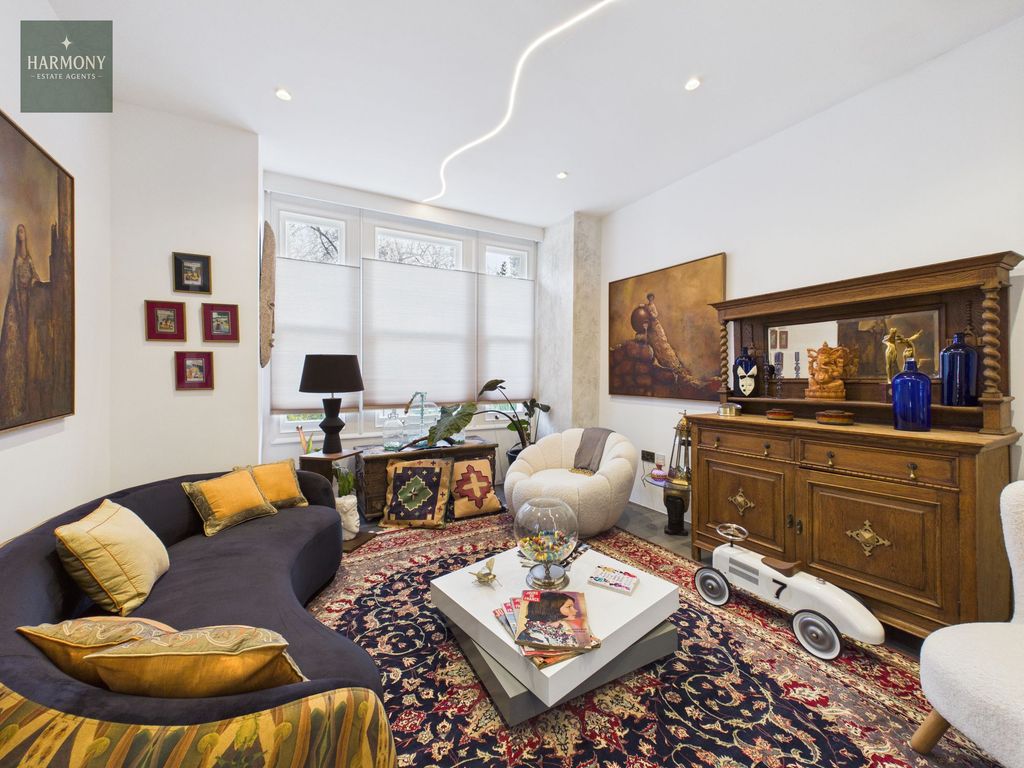 Property photo 2 of 80