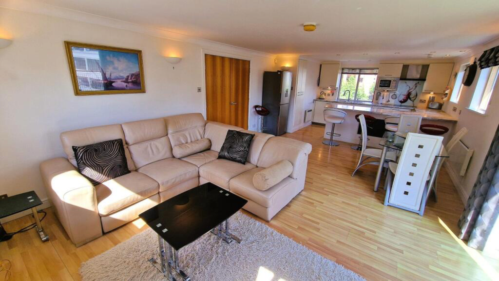 Property photo 1 of 32