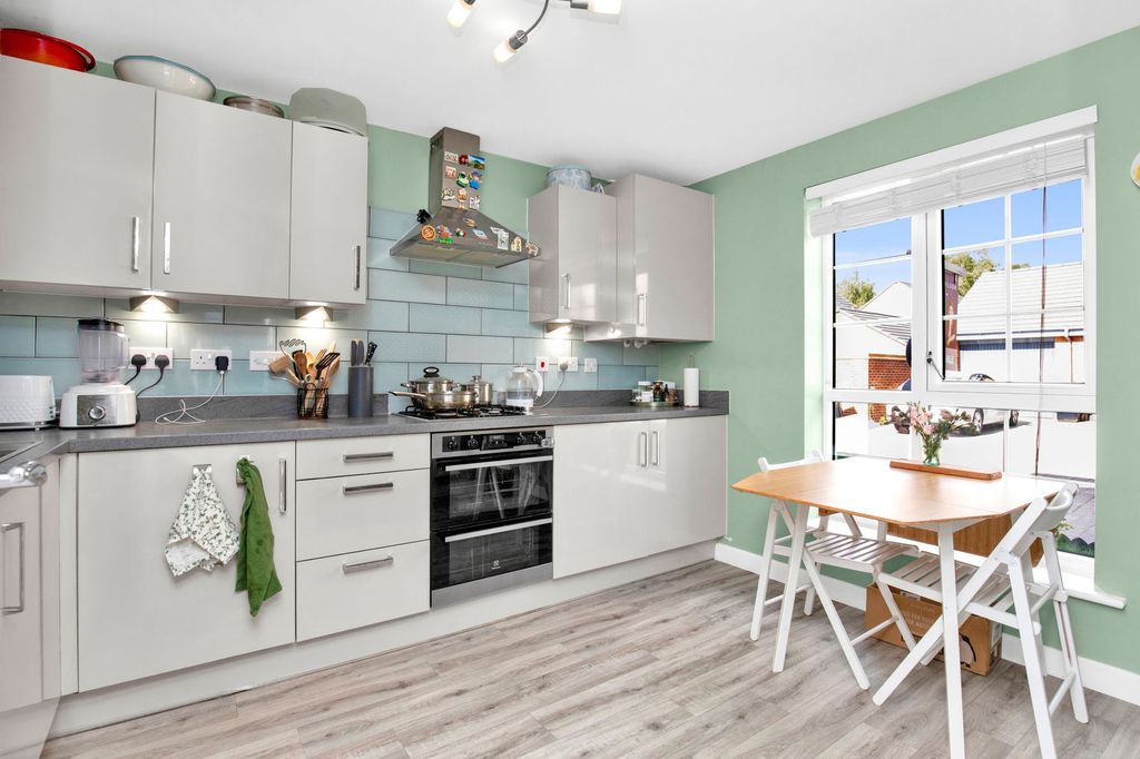 Property photo 2 of 23