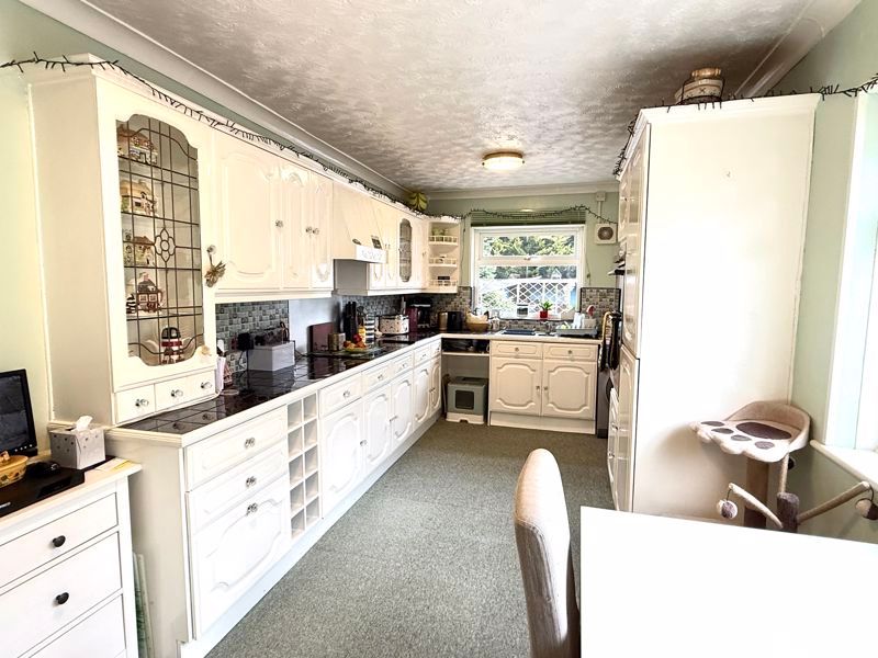 Property photo 3 of 14 Kitchen