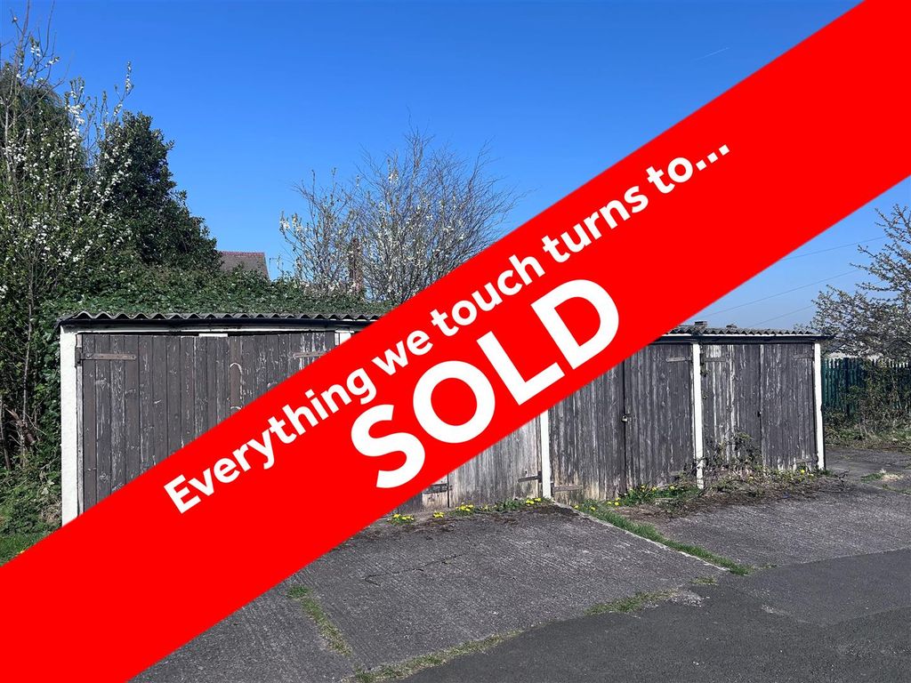 Property photo 1 of 8 Villa Close.Jpg