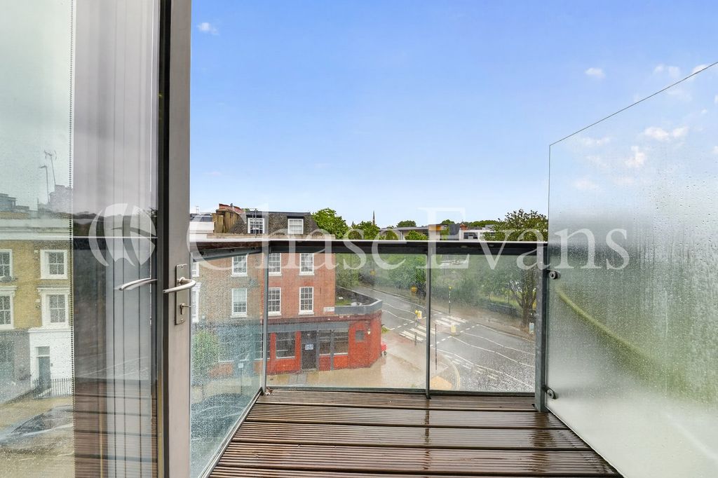 Property photo 3 of 10 Balcony