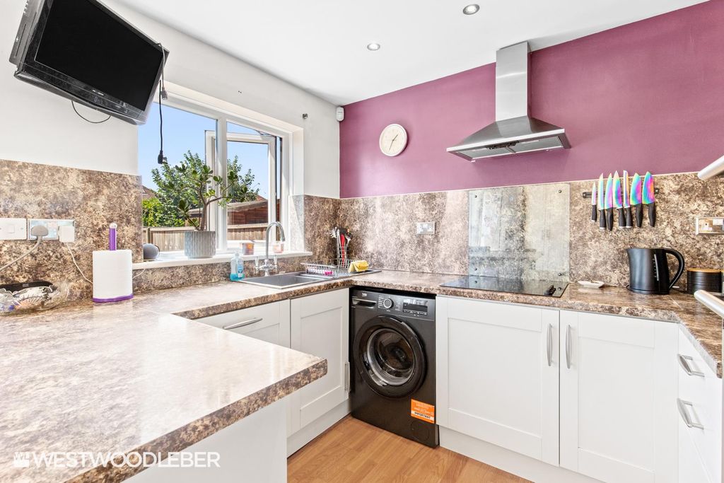 Property photo 3 of 30 Whittingstallroad_23.Jpg