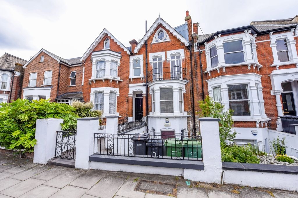 Property photo 2 of 9 4
