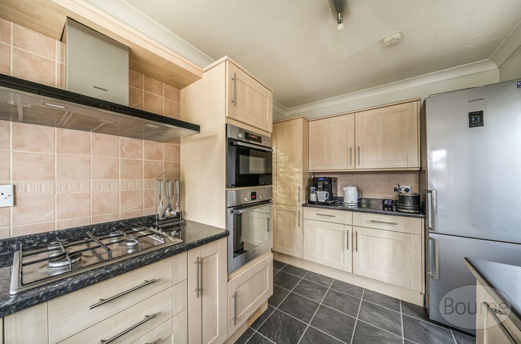 Property photo 3 of 19 3F722c0c-601F-416...