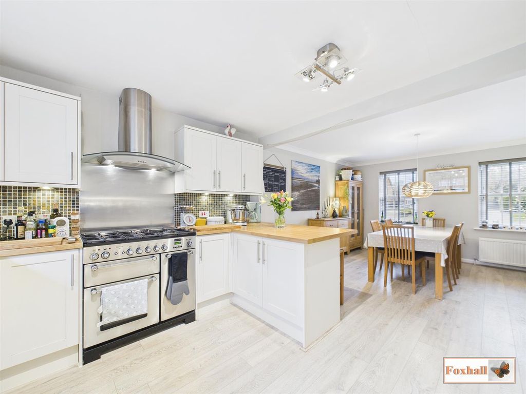 Property photo 3 of 32 Kitchen / Diner