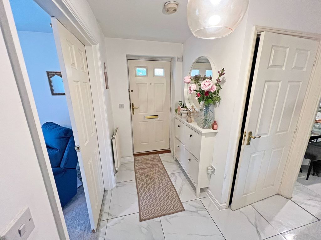 Property photo 2 of 20